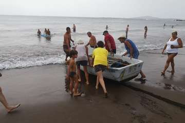 Chinchorro y varada del pescado pasados por agua (Foto TA)